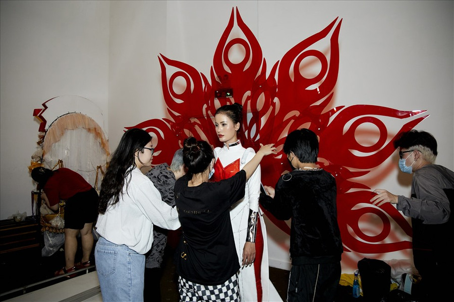 Những bộ trang phục độc đáo sẽ được các thí sinh Hoa hậu Hoàn vũ Việt Nam trình diễn. Ảnh: MUVN