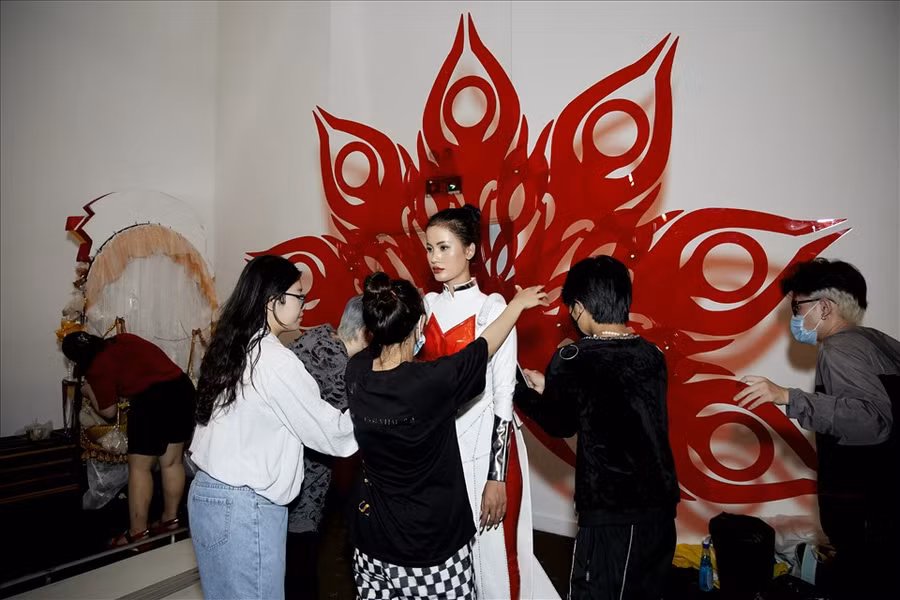 Những bộ trang phục độc đáo sẽ được các thí sinh Hoa hậu Hoàn vũ Việt Nam trình diễn. Ảnh: MUVN