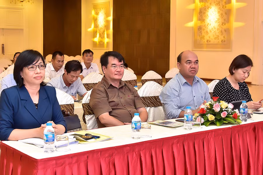 Lãnh đạo tỉnh dự tọa đàm 75 năm Ngày Báo chí cách mạng Việt Nam và trao giải báo chí năm 2022. Ảnh: Đức Thụy