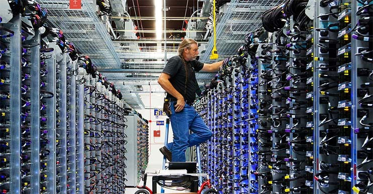 Một trung tâm dữ liệu của gã khổng lồ công nghệ Google. Ảnh chụp màn hình Một trung tâm dữ liệu của gã khổng lồ công nghệ Google. Ảnh chụp màn hình