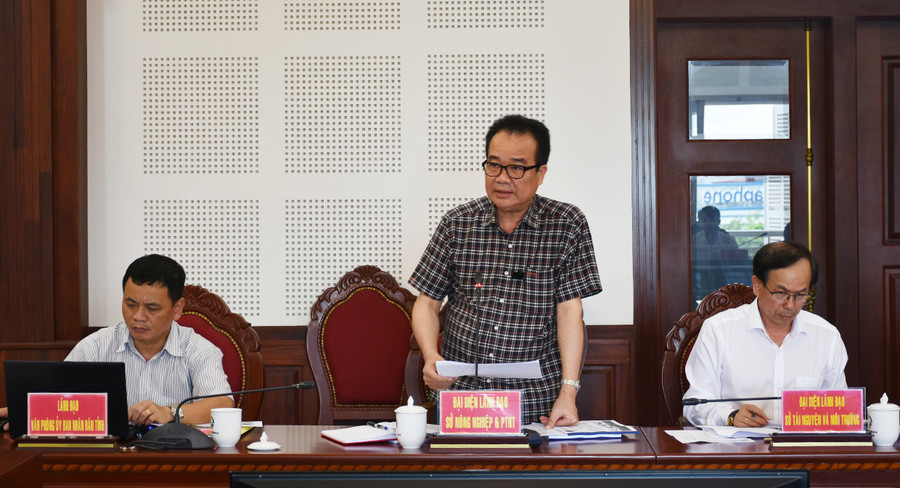 Giám đốc Sở Nông nghiệp và PTNT Lưu Trung Nghĩa phát biểu tại cuộc họp. Ảnh: Lê Nam Ông Lưu Trung Nghĩa-Giám đốc Sở Nông nghiệp và PTNT phát biểu về việc xây dựng đề án. Ảnh: Lê Nam