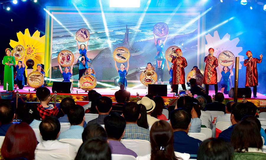 Quang cảnh lễ khai mạc. Ảnh: Đức Thụy Quang cảnh lễ khai mạc. Ảnh Đức Thụy.jpg