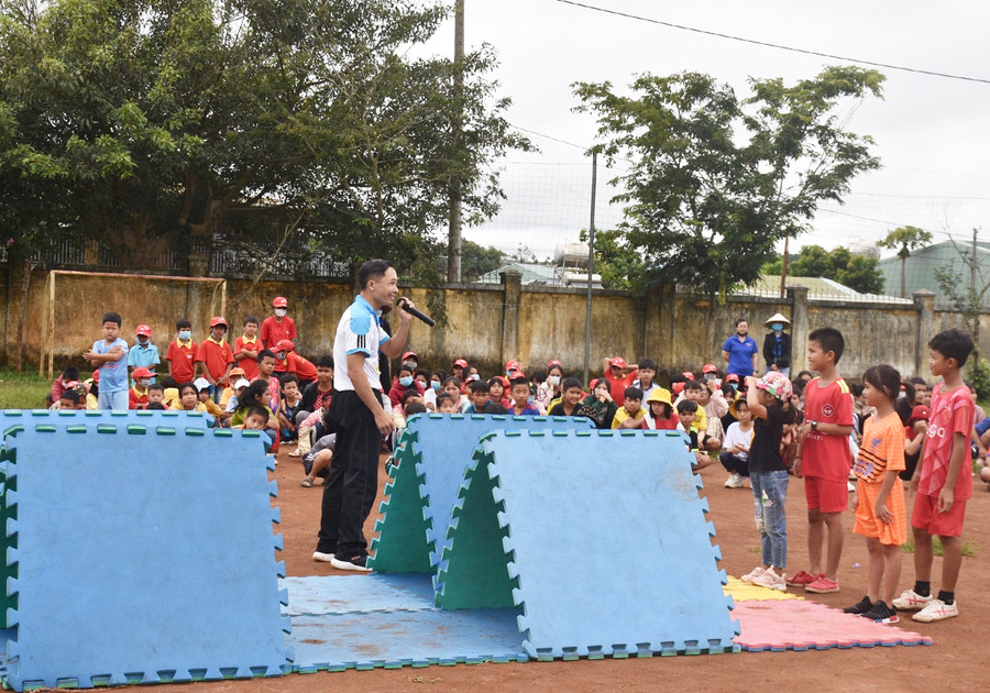  Chương trình rèn luyện kỹ năng sống giúp trẻ trang bị kỹ năng tự vệ và chăm sóc bản thân. Ảnh: Trần Dung