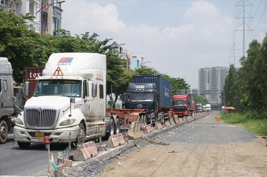 Mở rộng đường Đồng Văn Cống để giảm ùn tắc cho khu vực cảng Cát Lái. Ảnh: Minh Quân Mở rộng đường Đồng Văn Cống để giảm ùn tắc cho khu vực cảng Cát Lái. Ảnh: Minh Quân