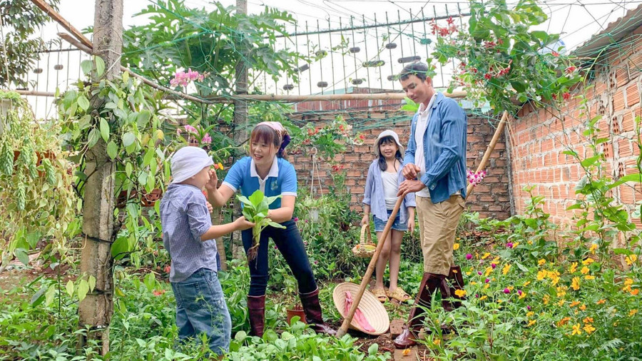 Gia đình là nơi vun đắp những giá trị chuẩn mực tốt đẹp của con người (ảnh nhân vật cung cấp).