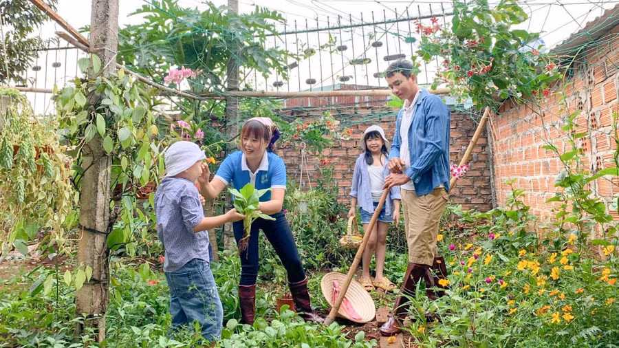 Gia đình là nơi vun đắp những giá trị chuẩn mực tốt đẹp của con người (ảnh nhân vật cung cấp).