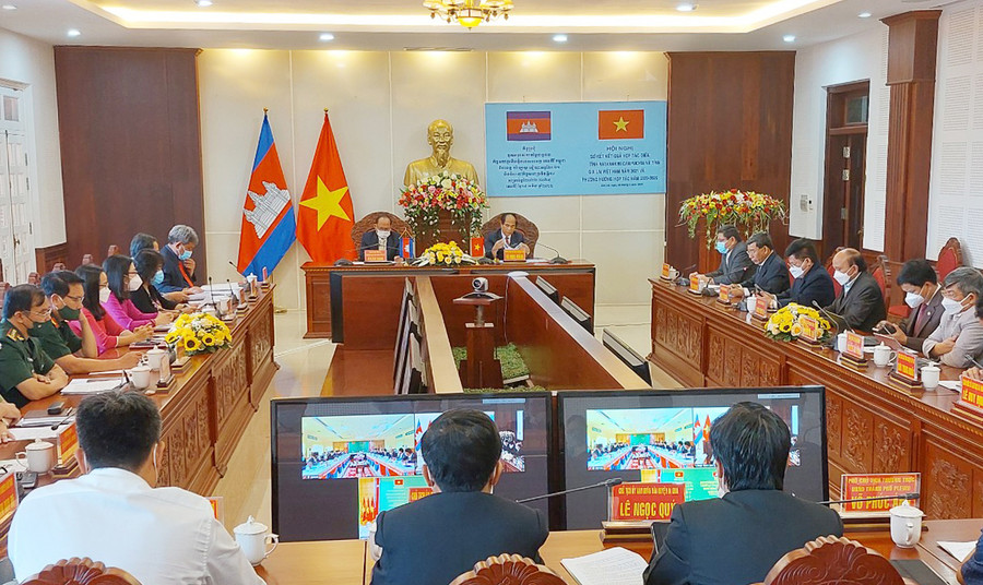 Tỉnh Gia Lai và tỉnh Ratanakiri (Vương quốc Campuchia) tổ chức Hội nghị trực tuyến sơ kết chương trình hợp tác năm 2021 và đề ra phương hướng giai đoạn 2022-2025. Ảnh: Vĩnh Hoàng Tỉnh Gia Lai và tỉnh Ratanakiri (Vương quốc Campuchia) tổ chức hội nghị trực tuyến sơ kết chương trình hợp tác năm 2021 và đề ra phương hướng giai đoạn 2022-2025. Ảnh: Vĩnh Hoàng