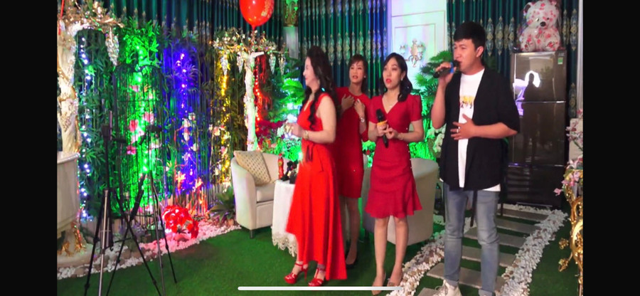3 cá nhân được Cơ quan CSĐT Công an TP.HCM mời lên làm việc trong một buổi livestream với bà Nguyễn Phương Hằng. Ảnh cắt từ clip 3 cá nhân được Cơ quan CSĐT Công an TP.HCM mời lên làm việc trong một buổi livestream với bà Nguyễn Phương Hằng. Ảnh cắt từ clip