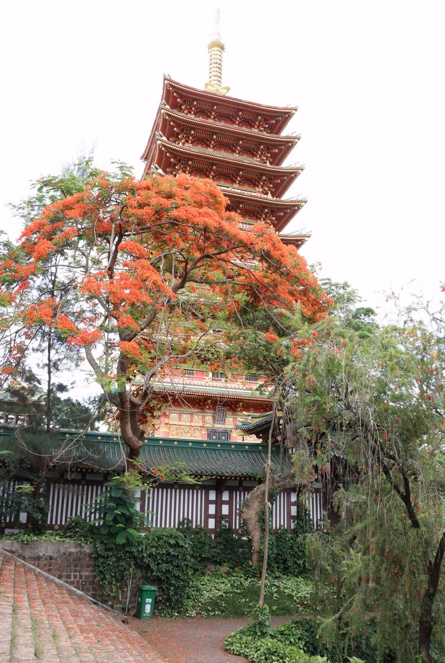 Cảnh sắc chùa Minh Thành rất ấn tượng, để lại dấu ấn đẹp trong lòng du khách. Ảnh: Hồng Điệp/TTXVN