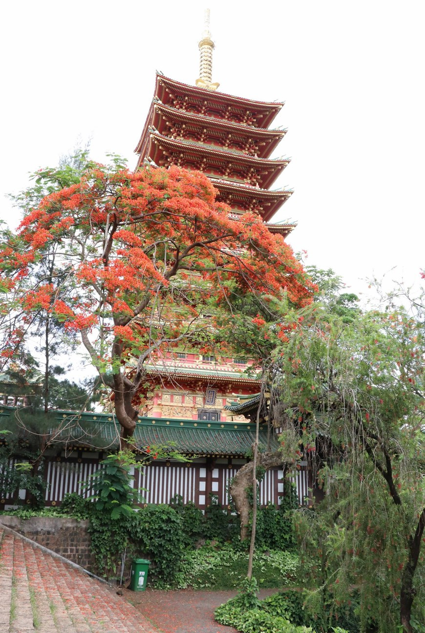 Cảnh sắc chùa Minh Thành rất ấn tượng, để lại dấu ấn đẹp trong lòng du khách. Ảnh: Hồng Điệp/TTXVN