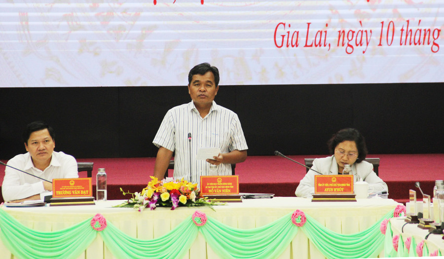 Đồng chí Hồ Văn Niên-Ủy viên Ban Chấp hành Trung ương Đảng, Bí thư Tỉnh ủy, Chủ tịch HĐND tỉnh kết luận hội nghị. Ảnh: Trần Dung