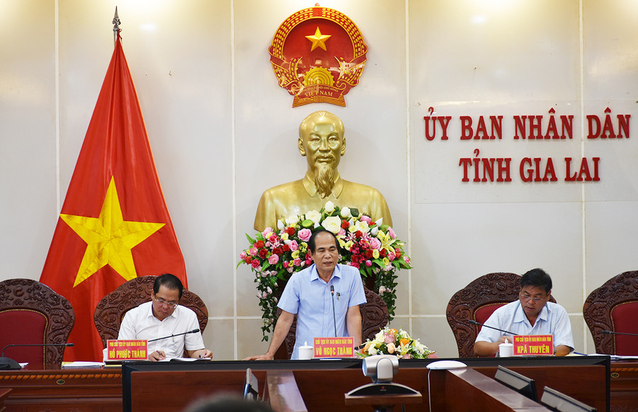 Chủ tịch UBND tỉnh Võ Ngọc Thành phát biểu tại cuộc họp. Ảnh: Lê Nam Chủ tịch UBND tỉnh Võ Ngọc Thành phát biểu chỉ đạo tại cuộc họp. Ảnh: Lê Nam