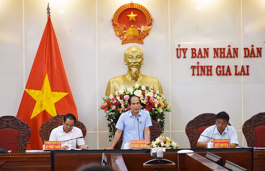 Chủ tịch UBND tỉnh Võ Ngọc Thành phát biểu chỉ đạo tại cuộc họp. Ảnh: Lê Nam