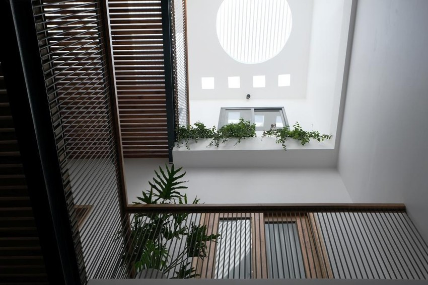 Thiết kế thông tầng lấy sáng và kết nối các gian phòng lại với nhau. Thiết kế thông tầng lấy sáng và kết nối các gian phòng lại với nhau.