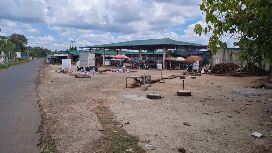 Khu đất bồi thường cho ông Dậu có lợi thế về thương mại, nằm ngay trung tâm xã Cư Suê