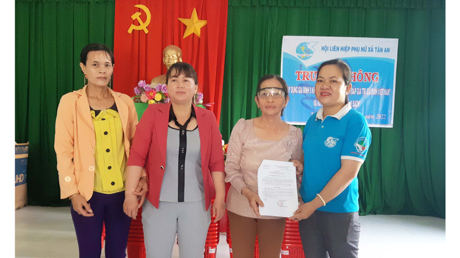 Ra mắt ban chủ nhiệm câu lạc bộ. Ảnh: Tuyết Mai