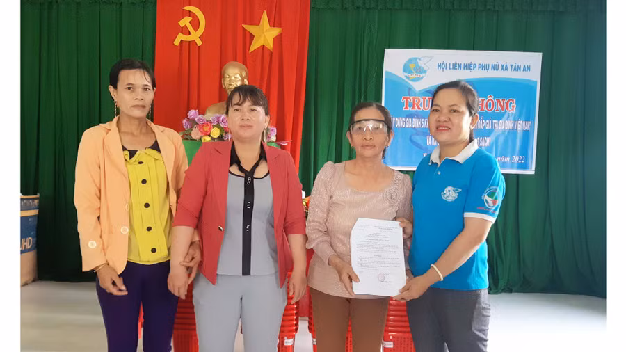 Ra mắt ban chủ nhiệm câu lạc bộ. Ảnh: Tuyết Mai