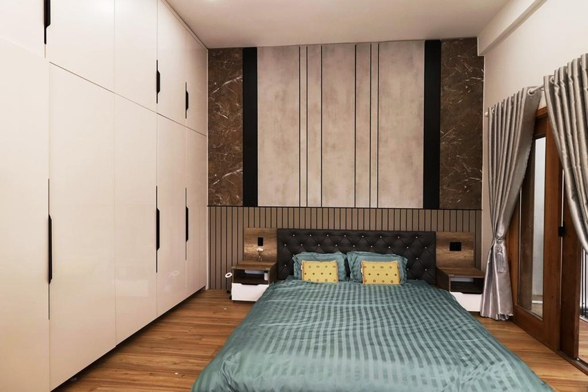 Phòng ngủ được lát sàn gỗ, hệ tủ áp tường đơn giản. Phòng ngủ được lát sàn gỗ, hệ tủ áp tường đơn giản.