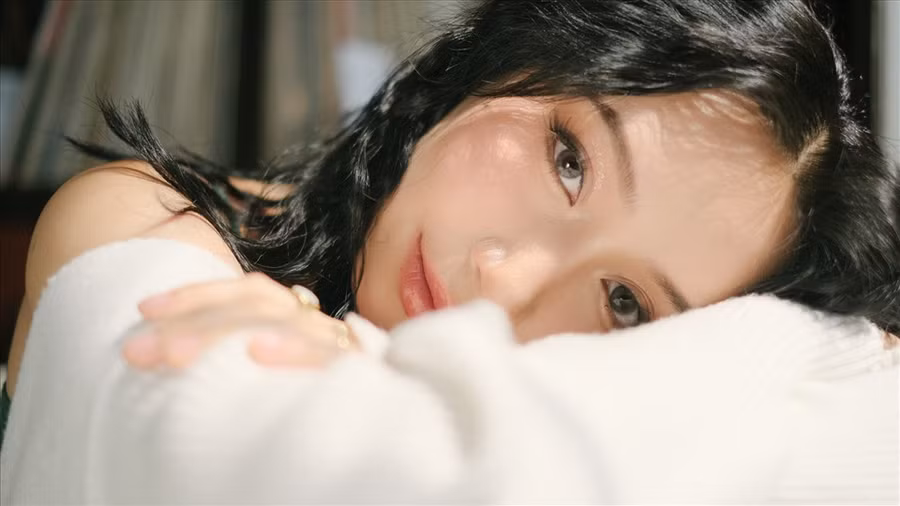 Mỹ Anh hát nhạc Trịnh Công Sơn. Ảnh: NSCC