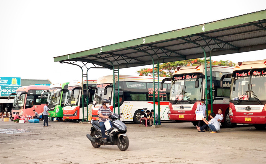 Giá nhiên liệu đang chiếm khoảng 55% trong cơ cấu giá cước vận tải hành khách. Ảnh: Vũ Thảo Giá nhiên liệu đang chiếm khoảng 55% trong cơ cấu giá cước vận tải hành khách. Ảnh: Vũ Thảo