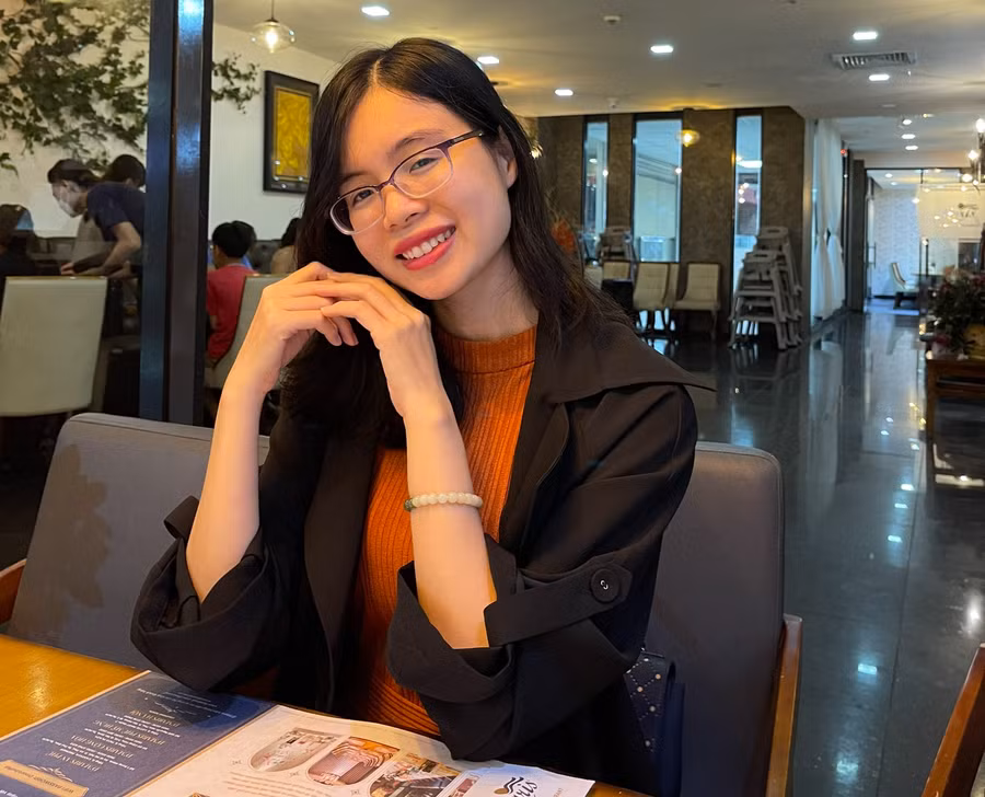 Chân dung cô giáo trẻ với hơn 14 triệu lượt thích trên nền tảng TikTok. Ảnh: NVCC