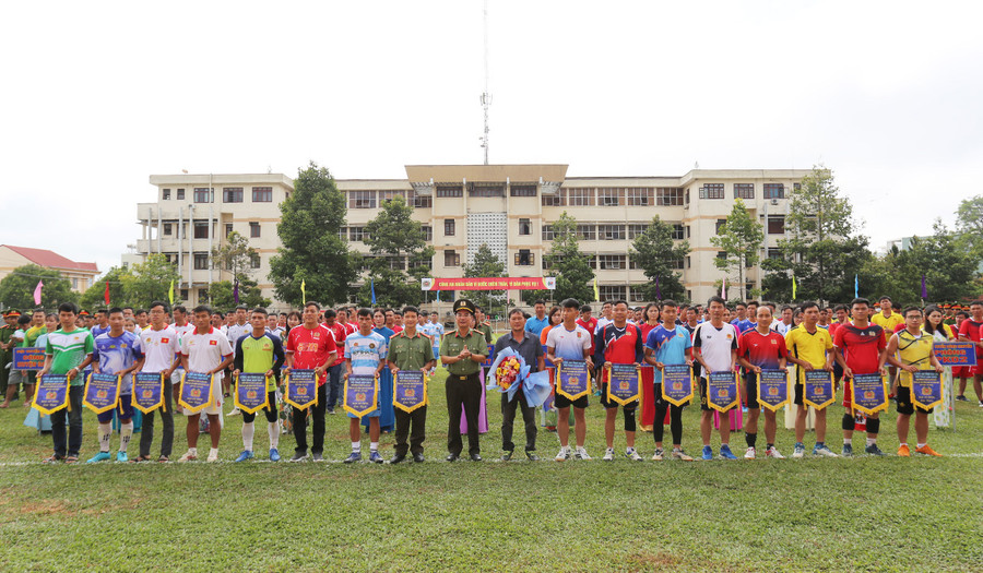  Hội thao quy tụ gần 1.000 cán bộ, chiến sĩ của lực lượng Công an toàn tỉnh. Ảnh: Văn Ngọc
