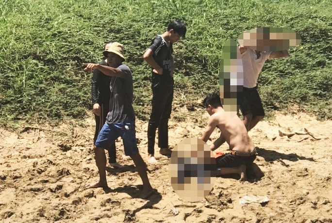 2 học sinh tiểu học chết đuối thương tâm
