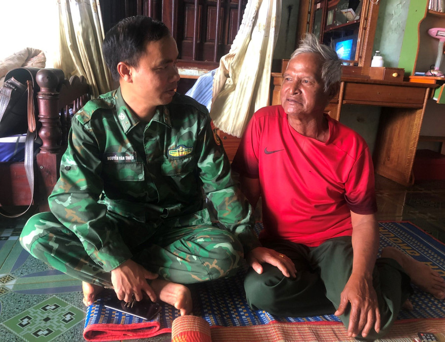 Già làng Siu Deo cho rằng Bộ đội Đồn Biên phòng Cửa khẩu Quốc tế Lệ Thanh đã góp phần giúp đời sống của người dân được cải thiện. Ảnh: Anh Huy