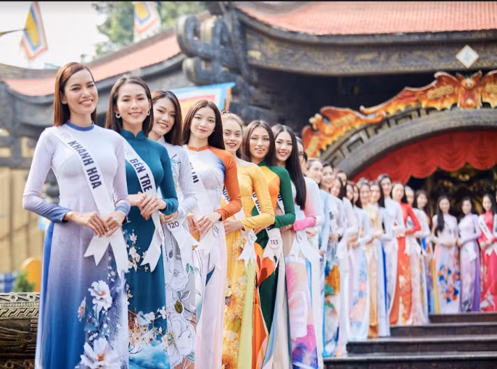 Các thí sinh Hoa hậu Hoàn vũ Việt Nam 2022 đang gấp rút tập luyện cho những đêm thi quan trọng. Ảnh: MUVN.