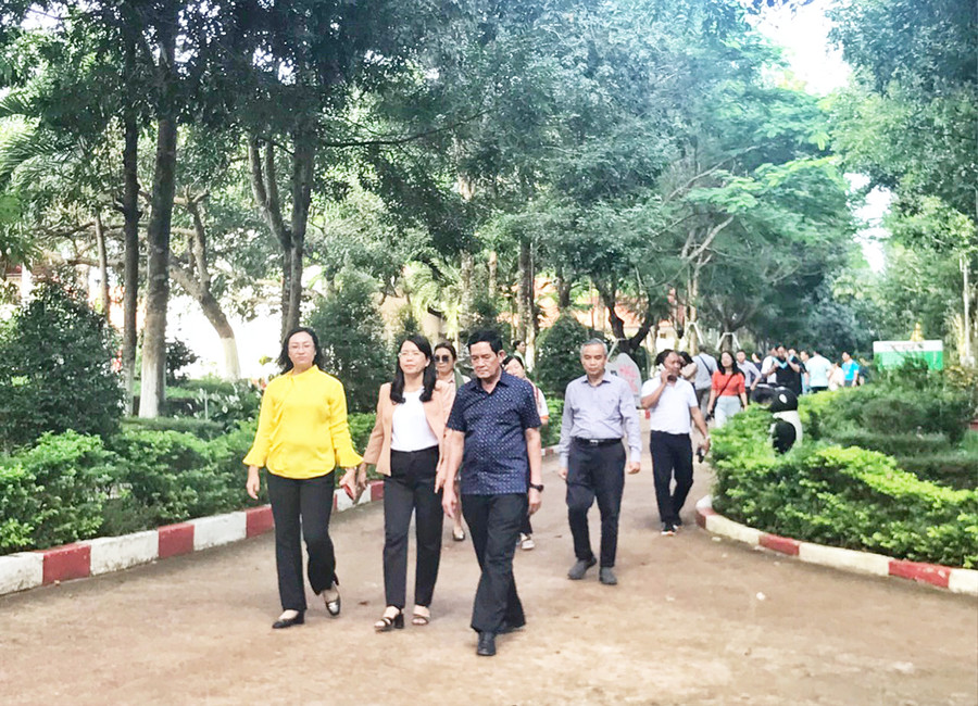 Đoàn công tác tham quan Học viện Bóng đá Hoàng Anh Gia Lai. Ảnh: Hoàng Ngọc Đoàn công tác tham quan Học viện Bóng đá Hoàng Anh Gia Lai. Ảnh: Hoàng Ngọc