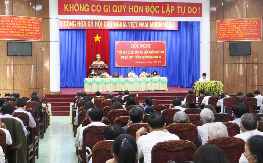 Quang cảnh buổi tiếp xúc cử tri TP. Pleiku. Ảnh: Quang Tấn