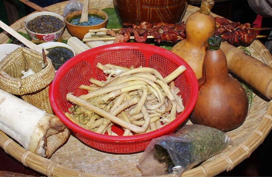 Đọt mây gai Đắk Lắk là một trong những món ngon đặc sản của núi rừng Tây Nguyên sở hữu hương vị đăng đắng, nhôn nhốt đan xen, ăn vào the the đầu lưỡi