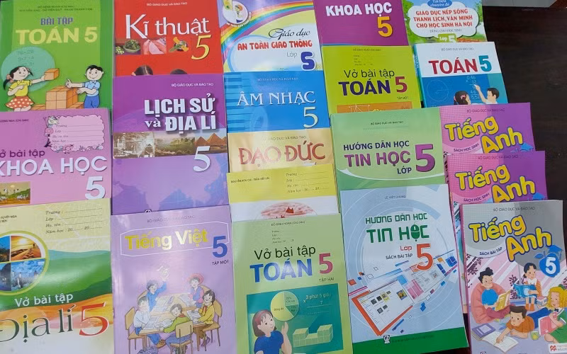 Sách giáo khoa lớp 5 năm học 2022-2023.