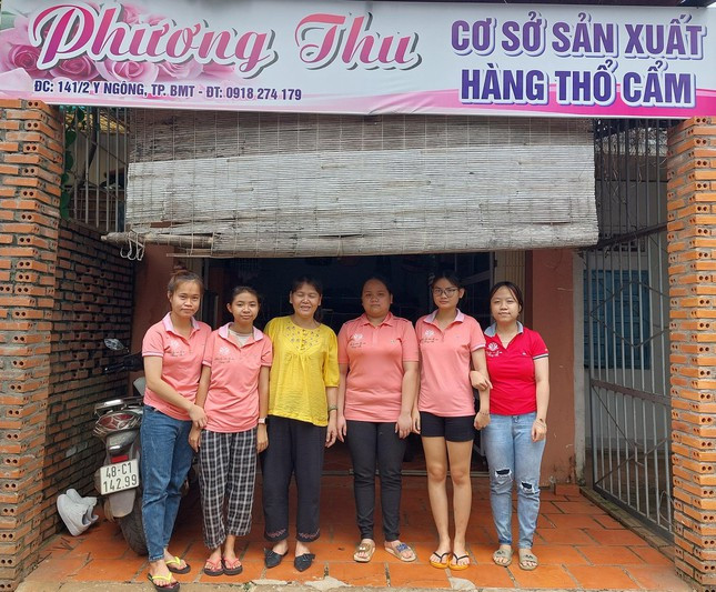 Chị Thu và các thành viên trong cơ sở
