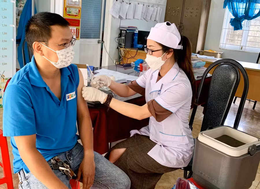 Gia Lai tiếp tục đẩy mạnh công tác tiêm vắc xin phòng Covid-19 cho các đối tượng. Ảnh: Như Nguyện