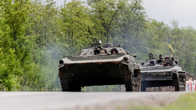  Lực lượng Ukraine từ Bakhmut đến Kostyantynivka thuộc tỉnh Donetsk hôm 29-5. Ảnh: Reuters