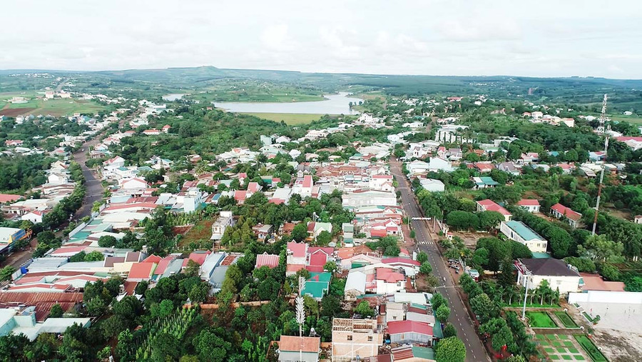 Trung tâm thị trấn Chư Prông ngày càng khang trang, khởi sắc. Ảnh: Vĩnh Hoàng Trung tâm thị trấn Chư Prông ngày càng khang trang, khởi sắc. Ảnh: Vĩnh Hoàng