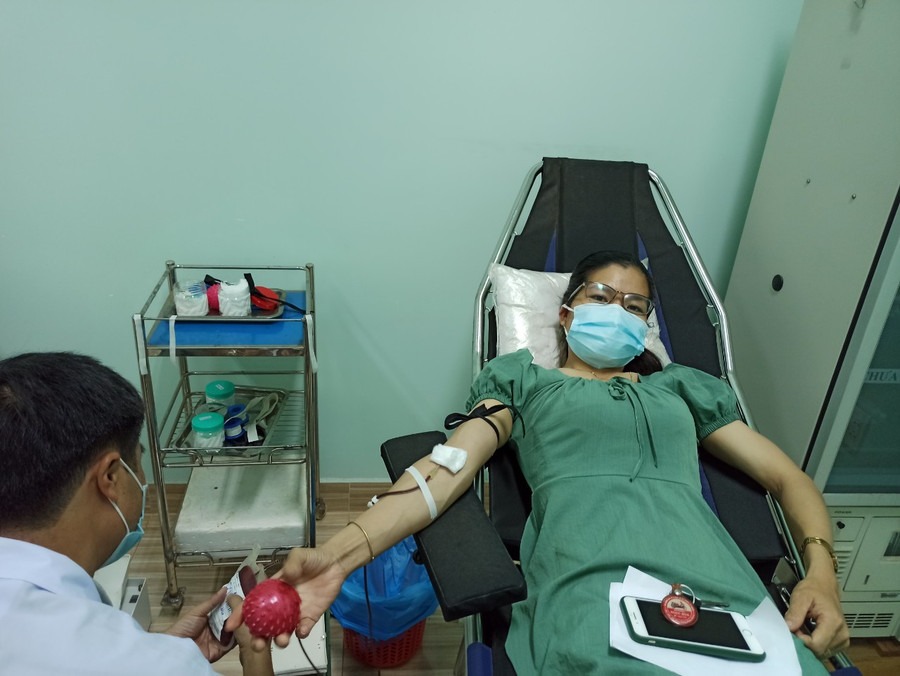 Chị Giang đã có gần 30 lần hiến máu cứu người. Ảnh: Nhật Hào