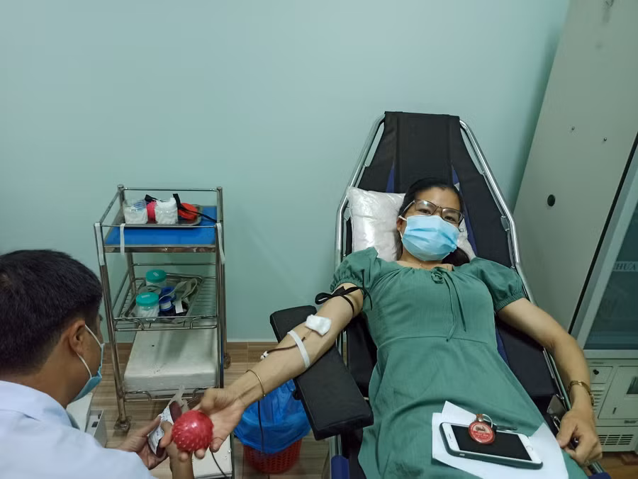 Chị Giang đã có gần 30 lần hiến máu cứu người. Ảnh: Nhật Hào