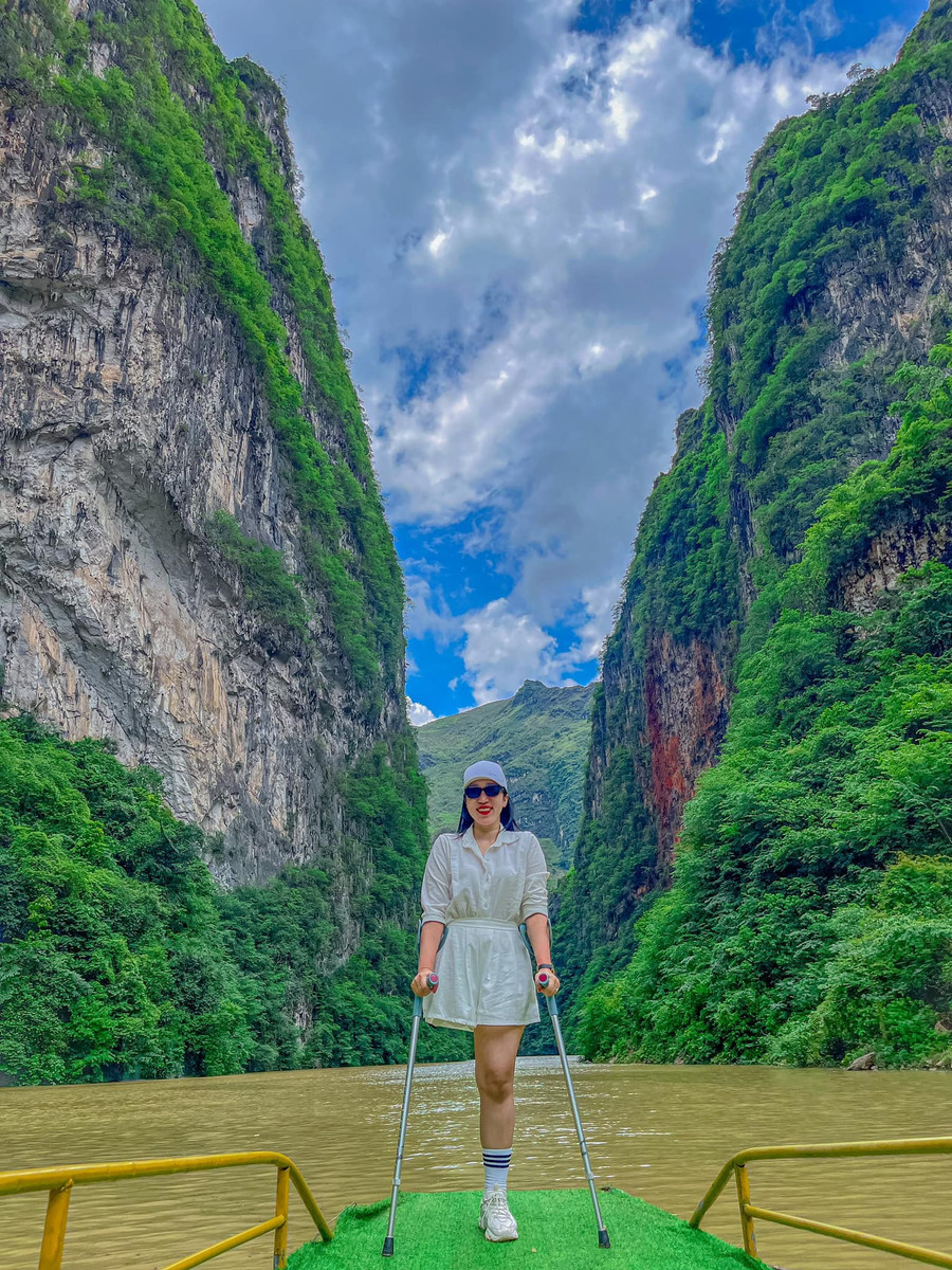 Bên dòng sông Nho Quế. Ảnh: NVCC