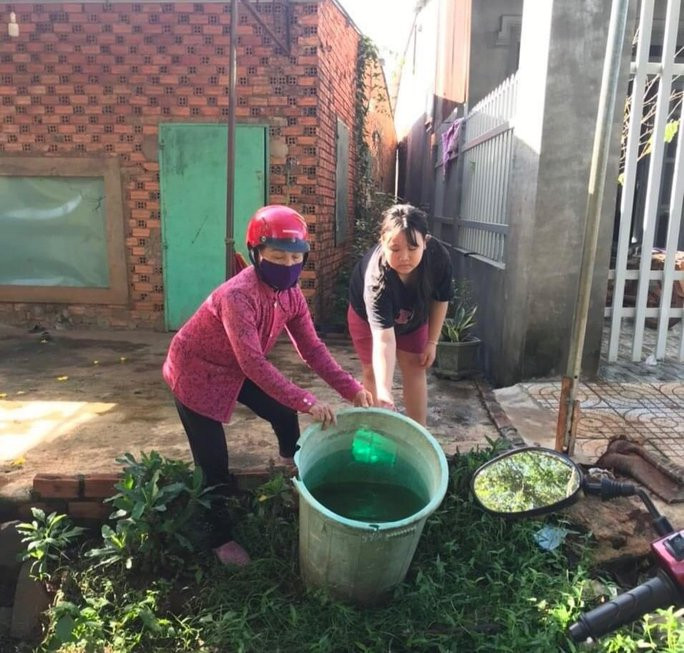 Người dân tổng vệ sinh để hạn chế muỗi và lăng quăng phát triển