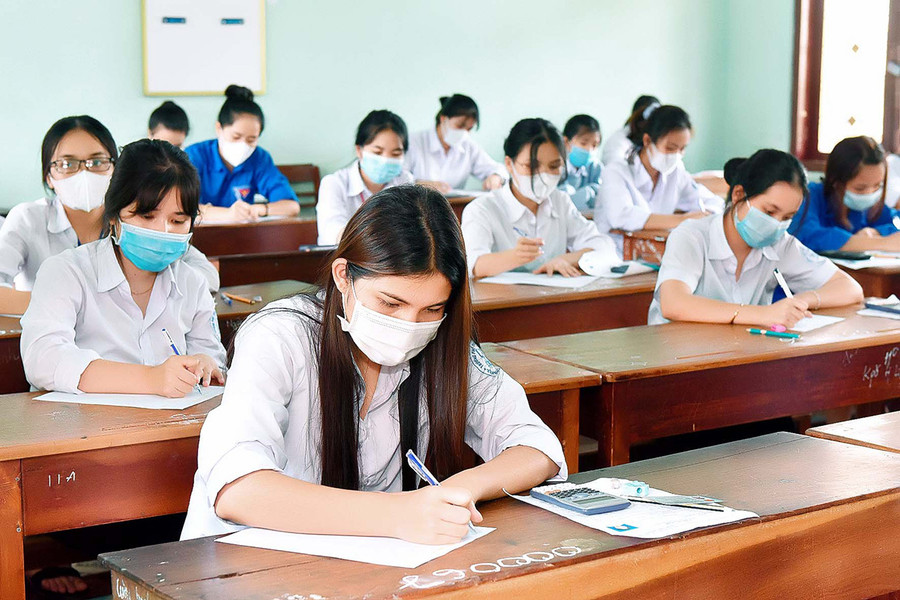 Thí sinh Trường Phổ thông Dân tộc Nội trú tỉnh dự thi tốt nghiệp THPT năm 2021. Ảnh: Đức Thụy