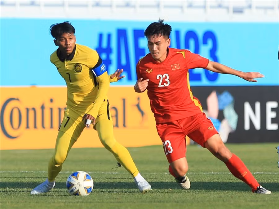 U23 Việt Nam thi đấu áp đảo trước U23 Malaysia. Ảnh: Trung Thu