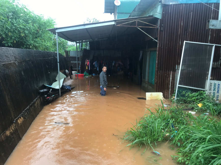 Người dân sinh sống dọc suối Hội Phú( TP.Pleiku) bị ngập cục bộ trong mùa mưa 2021