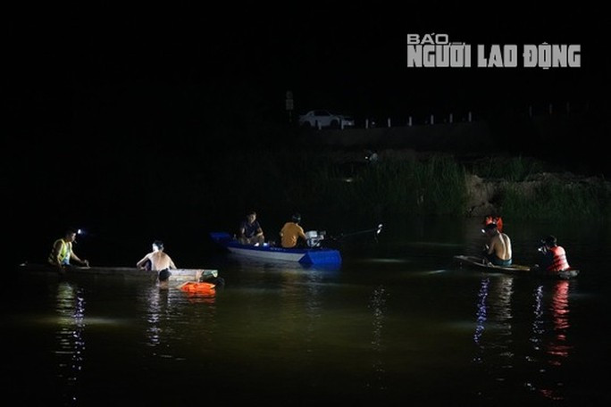  Đến 1 giờ sáng nay, thi thể 3 học sinh đuối nước đã được tìm thấy