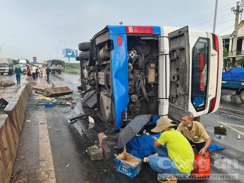 Tai nạn làm một phụ nữ gần 60 tuổi tử vong. Tai nạn làm một phụ nữ gần 60 tuổi tử vong.