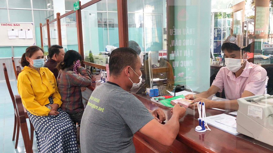 Các tổ chức tín dụng tại thị xã An Khê hỗ trợ hộ kinh doanh, doanh nghiệp tiếp cận nguồn vốn đầu tư phát triển sản xuất. Ảnh: Ngọc Minh Các tổ chức tín dụng tại thị xã An Khê hỗ trợ hộ kinh doanh, doanh nghiệp tiếp cận nguồn vốn đầu tư phát triển sản xuất. Ảnh: Ngọc Minh