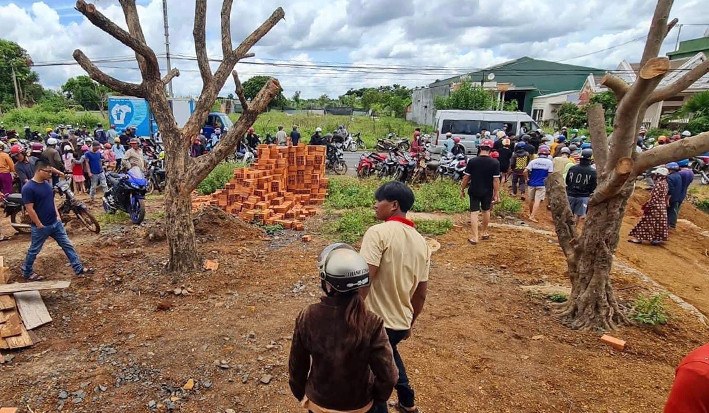 Khu vực tìm thấy thi thể 2 cháu bé. Ảnh: CTV  Khu vực tìm thấy thi thể 2 cháu bé. Ảnh: CTV