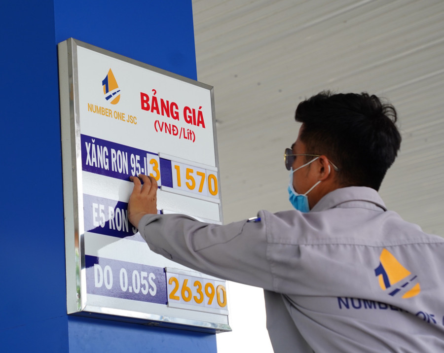 Quỹ bình ổn giá xăng dầu sẽ được bỏ sẽ tác động đến giá sản phẩm này hay không? Ảnh: Độc Lập Quỹ bình ổn giá xăng dầu sẽ được bỏ sẽ tác động đến giá sản phẩm này hay không? Ảnh: Độc Lập