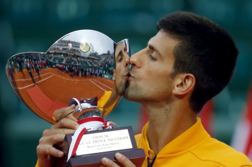 Djokovic bên cúp vô địch Giải quần vợt Monte Carlo. Ảnh: Reuters Djokovic bên cúp vô địch Giải quần vợt Monte Carlo. Ảnh: Reuters